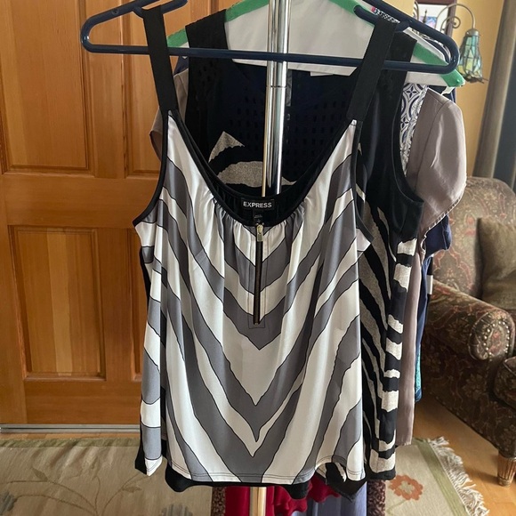 Express black/white/gray striped tank top with zipper detail - Picture 3 of 4